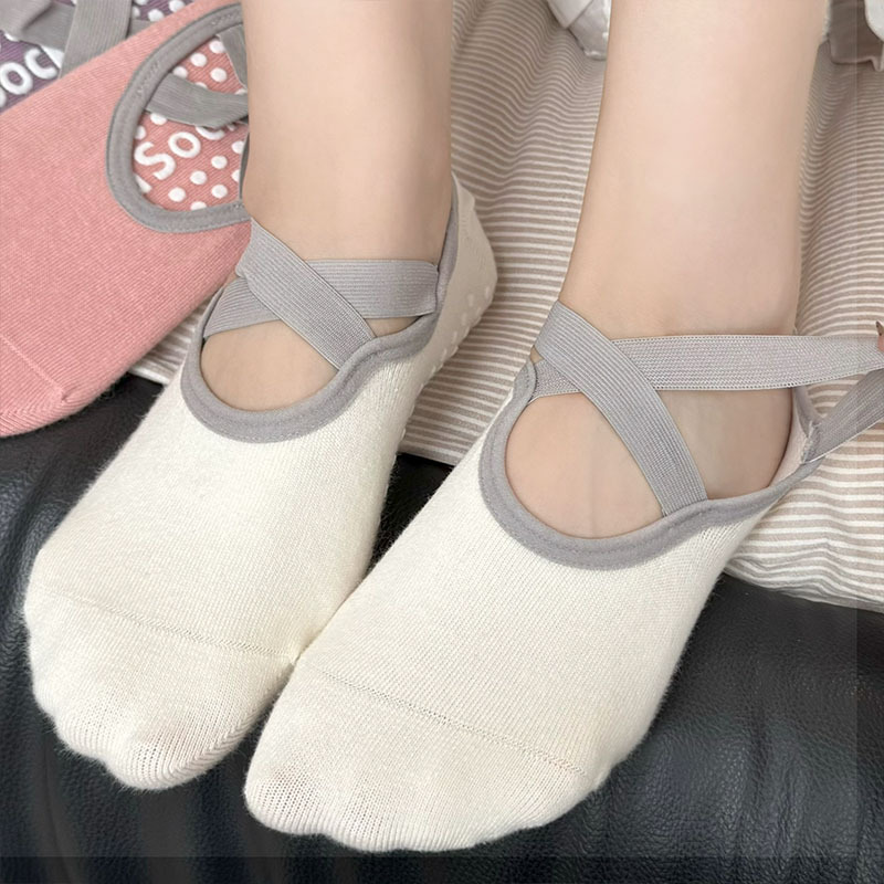 プロフェッショナル女性ヨガソックスシリコーン滑り止めバレエピ - Yoga & Fitness Center のレビューと価格