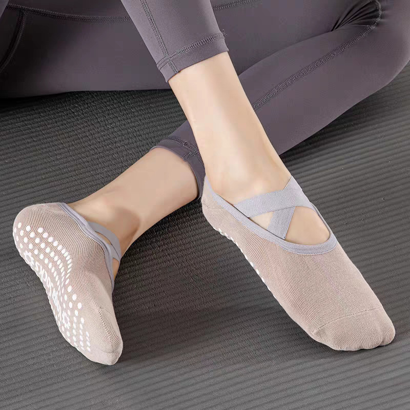 プロフェッショナル女性ヨガソックスシリコーン滑り止めバレエピ - Yoga & Fitness Center のレビューと価格